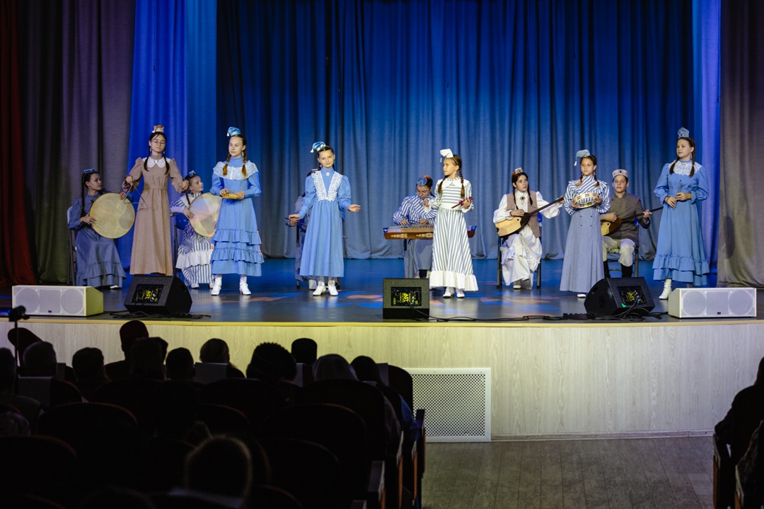 «Карлыгач»: связующая нить поколений