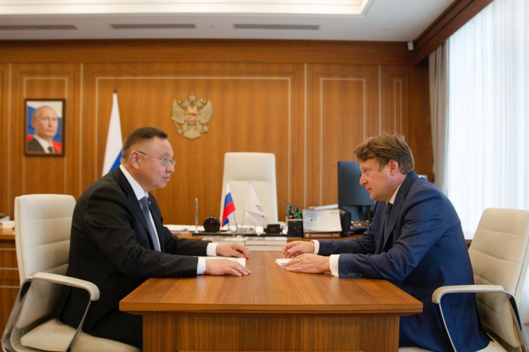 Глава Минстроя России Ирек Файзуллин провел рабочую встречу с президентом Национального объединения строителей (НОСТРОЙ) Антоном Глушковым
