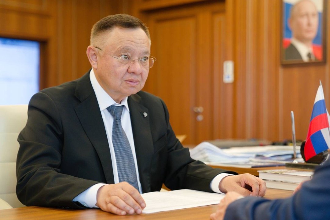 Глава Минстроя России Ирек Файзуллин провел рабочую встречу с президентом Национального объединения строителей (НОСТРОЙ) Антоном Глушковым