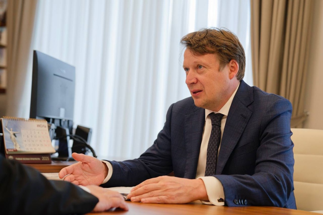 Глава Минстроя России Ирек Файзуллин провел рабочую встречу с президентом Национального объединения строителей (НОСТРОЙ) Антоном Глушковым