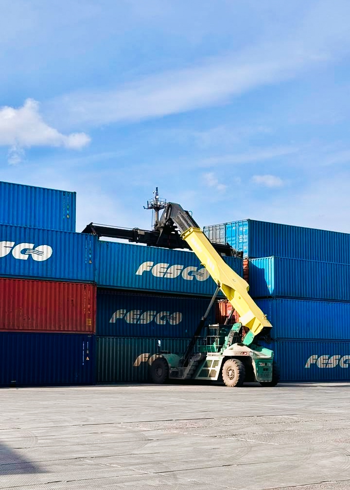 Оборот контейнеров FESCO в природе – пока одни грузы идут по морю, другие уверенно движутся по рельсам!