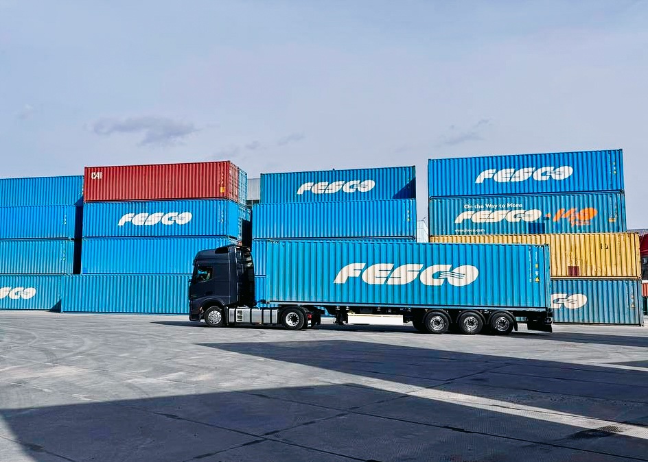 Оборот контейнеров FESCO в природе – пока одни грузы идут по морю, другие уверенно движутся по рельсам!