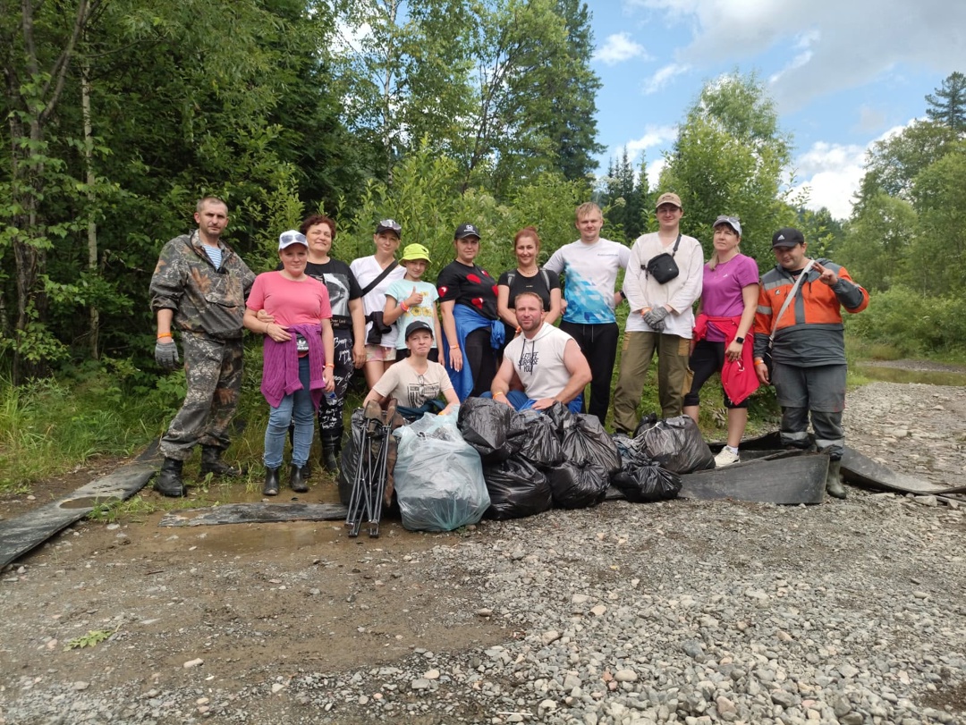 Субботник на Казыре Выходные можно провести по-разному, но сотрудники «Монтажника Распадской» выбрали путь заботы о природе