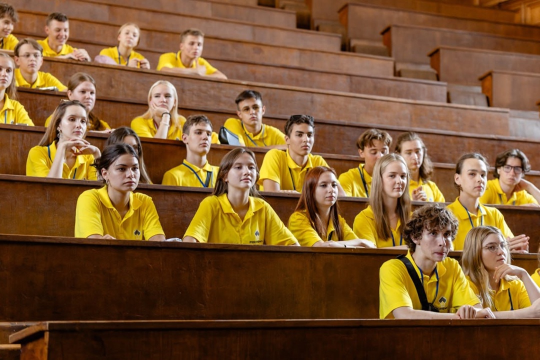 Лето проектов, идей и науки Летняя проектная школа «Роснефти» стартовала в Университетской гимназии МГУ