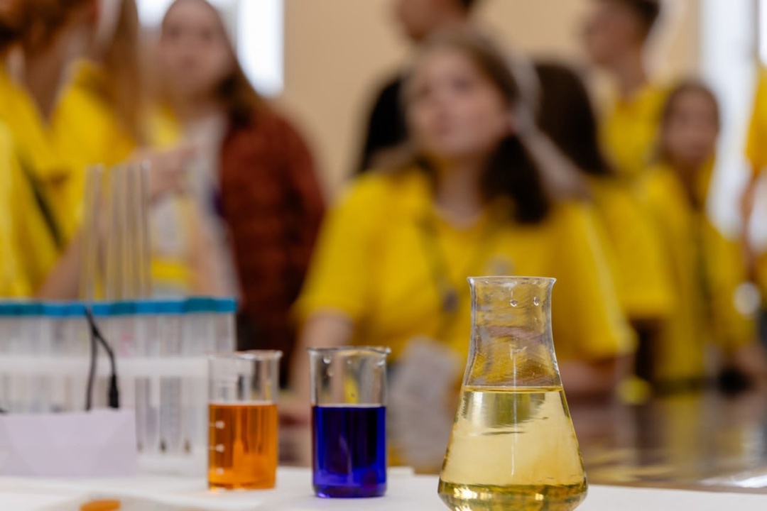 Лето проектов, идей и науки Летняя проектная школа «Роснефти» стартовала в Университетской гимназии МГУ