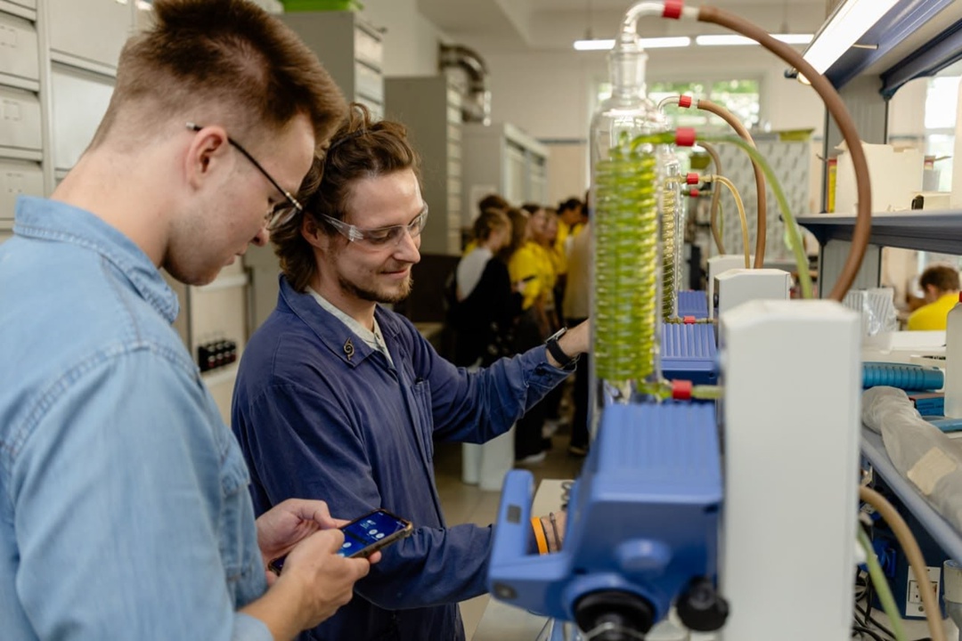 Лето проектов, идей и науки Летняя проектная школа «Роснефти» стартовала в Университетской гимназии МГУ