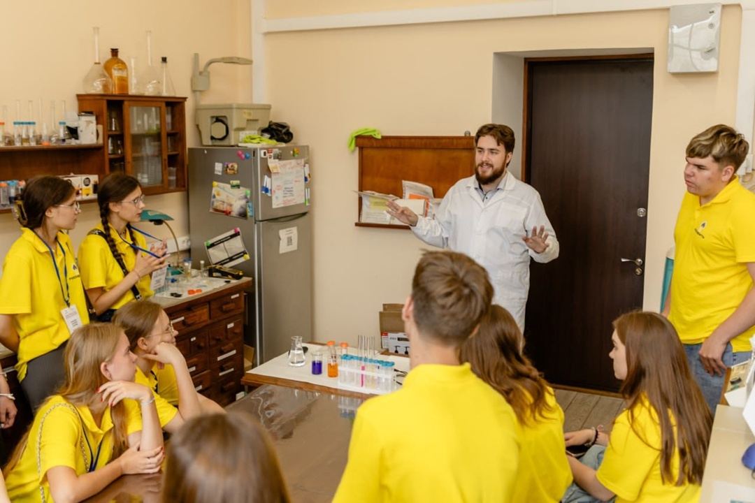 Лето проектов, идей и науки Летняя проектная школа «Роснефти» стартовала в Университетской гимназии МГУ