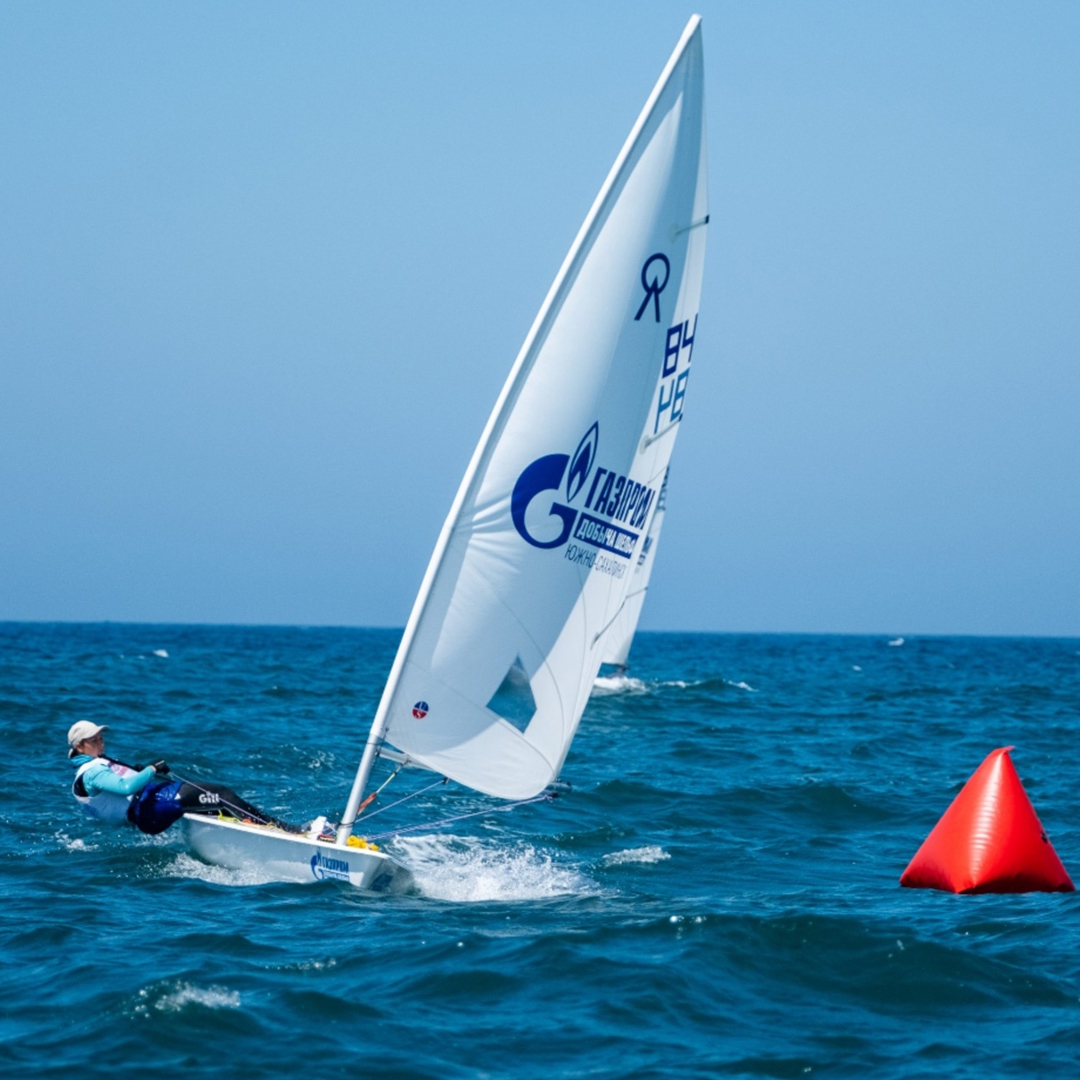 У берегов Холмска на Сахалине завершилась пятая регата «Паруса надежды» – проект, который из года в год открывает детям мир парусного спорта