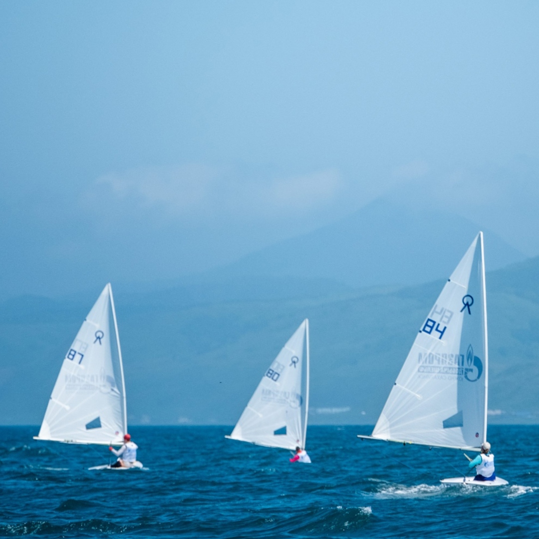 У берегов Холмска на Сахалине завершилась пятая регата «Паруса надежды» – проект, который из года в год открывает детям мир парусного спорта