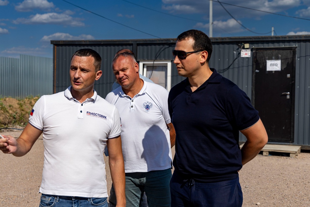 Представители Минстроя посетили значимые объекты в ДНР