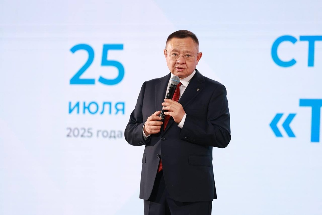 Глава Минстроя России Ирек Файзуллин поприветствовал участников стратсессии ВАРМСУ «Транспорт и инфраструктура» в Национальном центре «Россия»