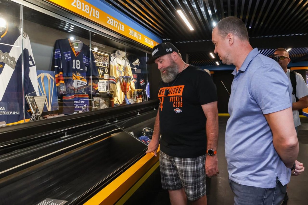 Кто только не приезжал за видео-контентом в Магнитку. Всех тянет ощутить мощь легендарного предприятия, увидеть молодой, но важный в истории нашей страны город