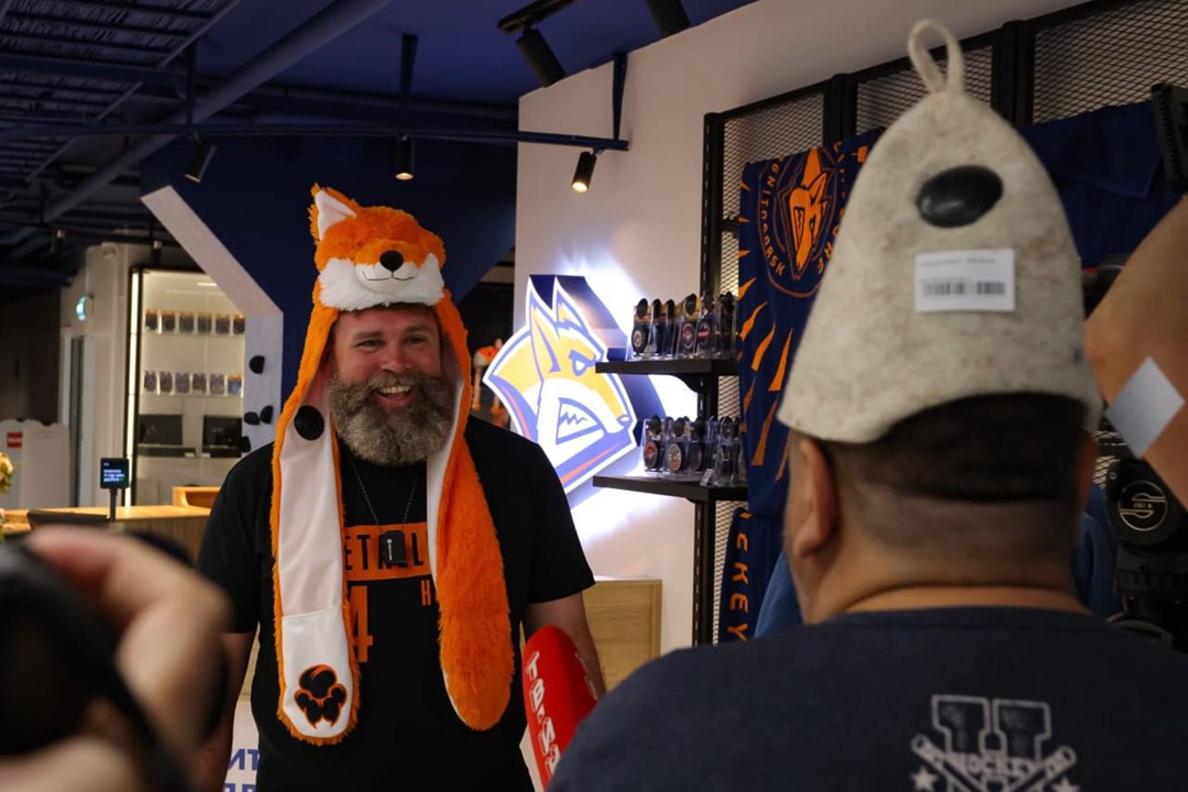 Кто только не приезжал за видео-контентом в Магнитку. Всех тянет ощутить мощь легендарного предприятия, увидеть молодой, но важный в истории нашей страны город