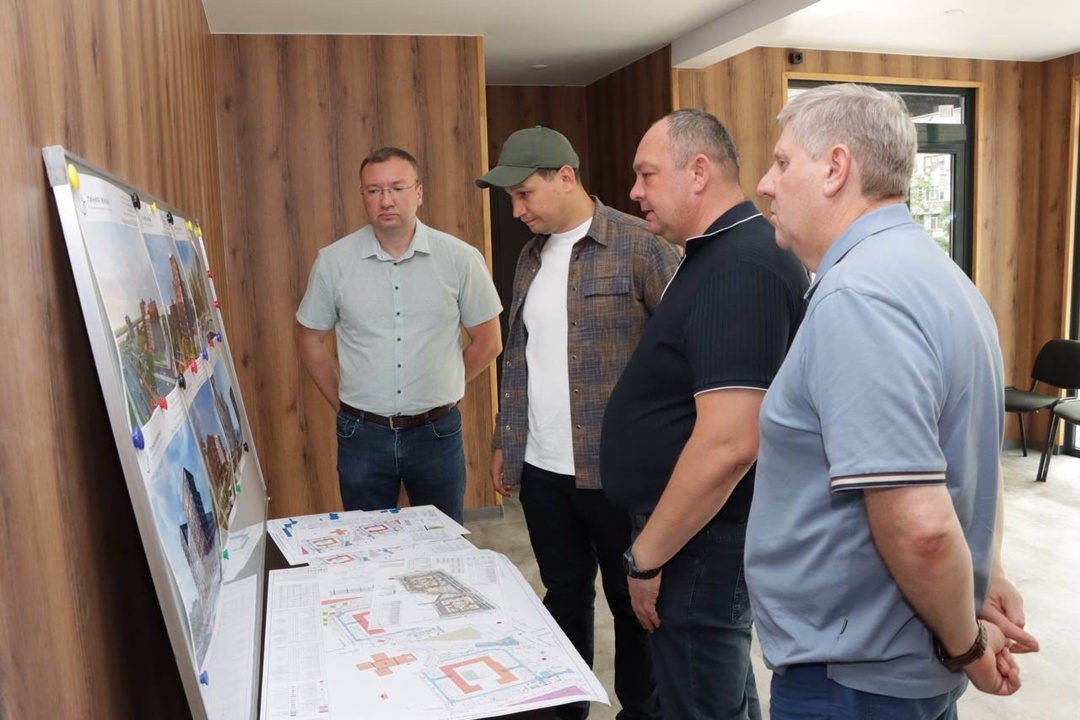 Представители Минстроя России приняли участие в координационных совещаниях, а также посетили социальные объекты ДНР