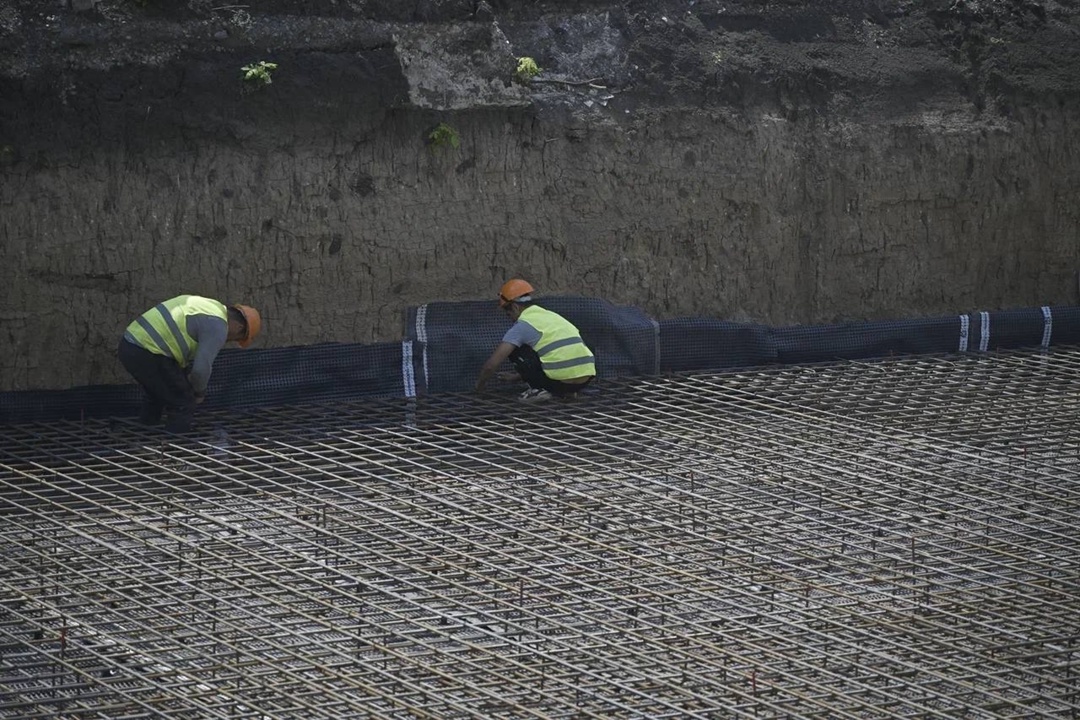 Глава Минстроя России Ирек Файзуллин вместе с Главой ДНР Денисом Пушилиным ознакомился с ходом строительства многоквартирных домов в Волновахе