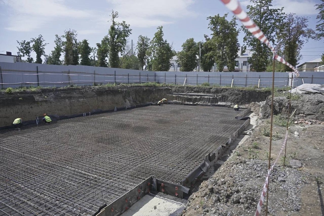 Глава Минстроя России Ирек Файзуллин вместе с Главой ДНР Денисом Пушилиным ознакомился с ходом строительства многоквартирных домов в Волновахе