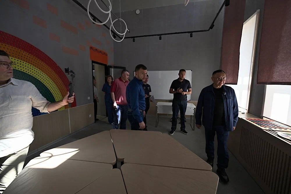 В ходе рабочей поездки в ДНР Министр строительства и ЖКХ РФ Ирек Файзуллин совместно с главой региона Денисом Пушилиным посетил филиал «Дома молодёжи» в…