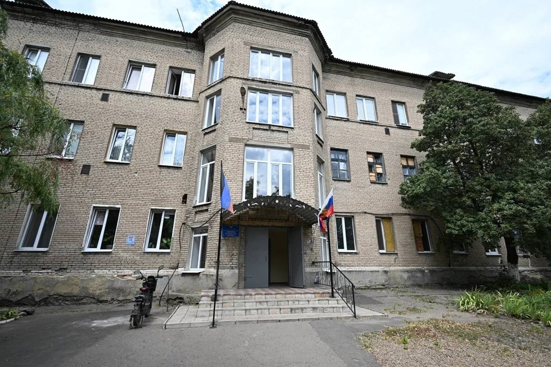 Министр строительства и ЖКХ РФ Ирек Файзуллин в ходе рабочей поездки в ДНР посетил объекты медицинской инфраструктуры совместно с главой региона Денисом…