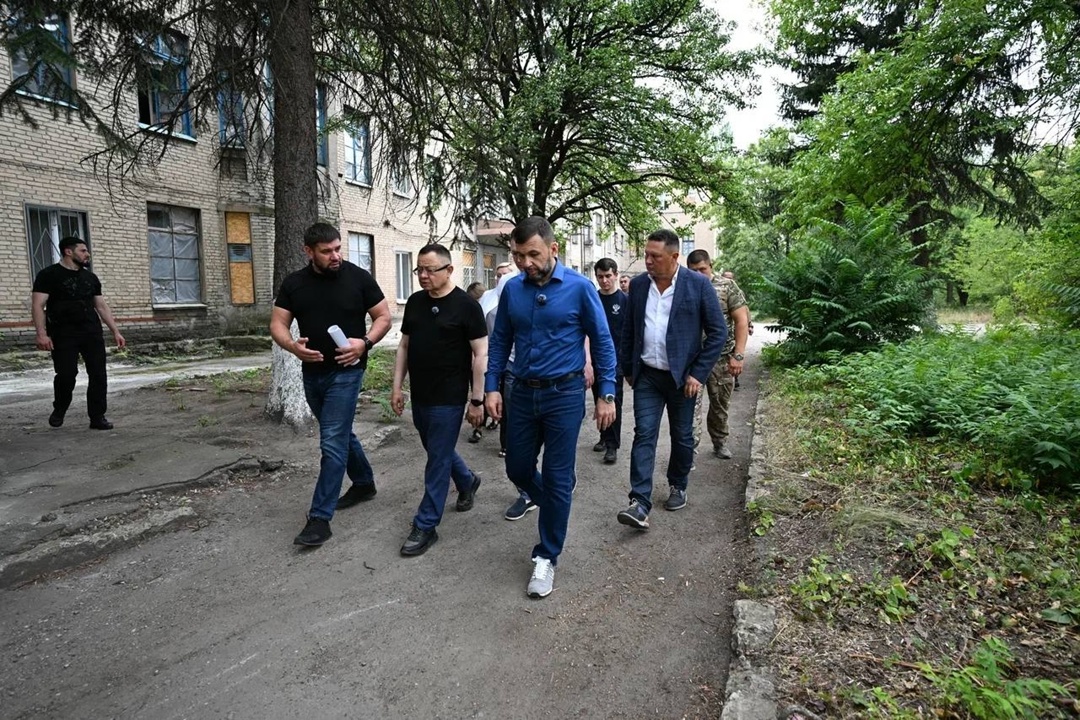 Министр строительства и ЖКХ РФ Ирек Файзуллин в ходе рабочей поездки в ДНР посетил объекты медицинской инфраструктуры совместно с главой региона Денисом…