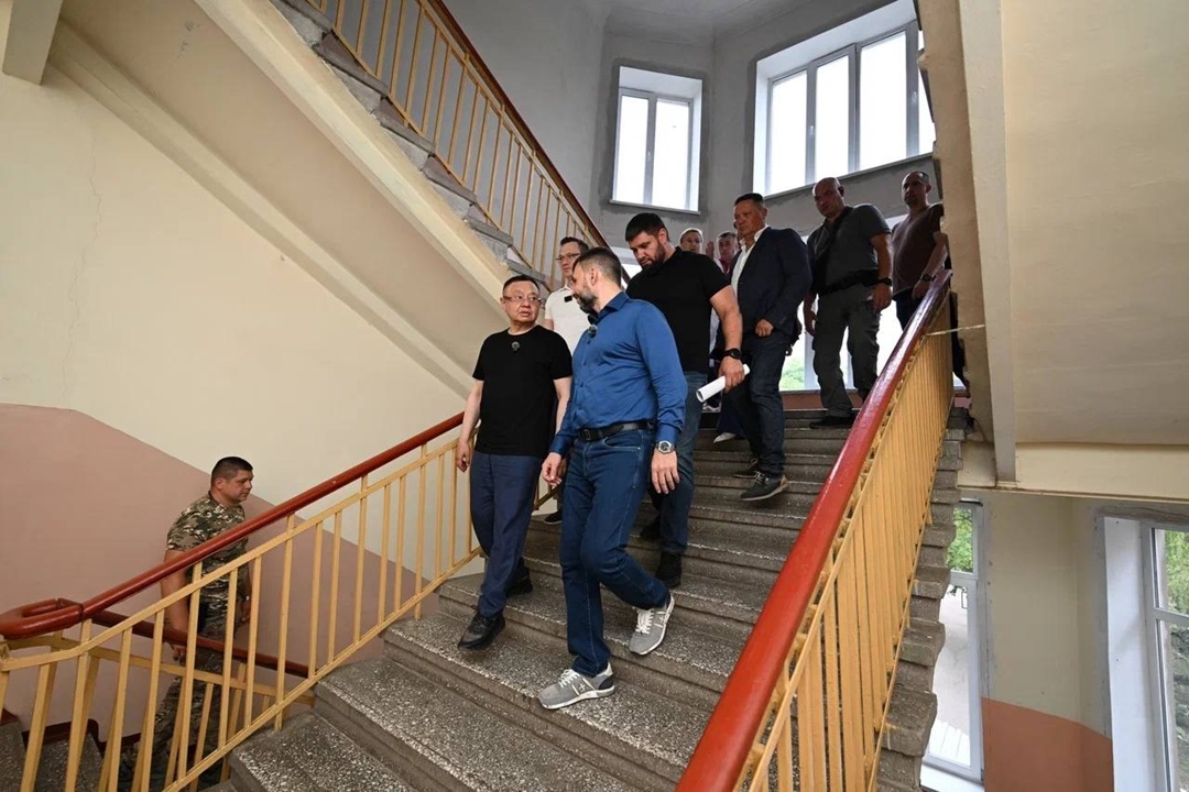 Министр строительства и ЖКХ РФ Ирек Файзуллин в ходе рабочей поездки в ДНР посетил объекты медицинской инфраструктуры совместно с главой региона Денисом…