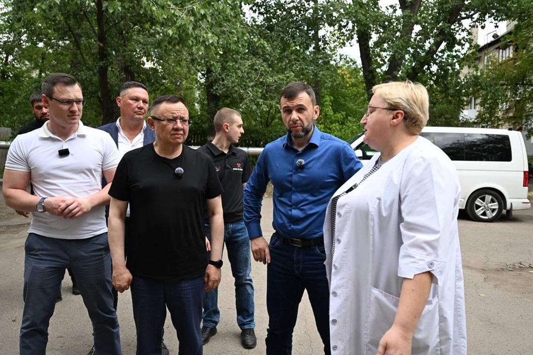 Министр строительства и ЖКХ РФ Ирек Файзуллин в ходе рабочей поездки в ДНР посетил объекты медицинской инфраструктуры совместно с главой региона Денисом…