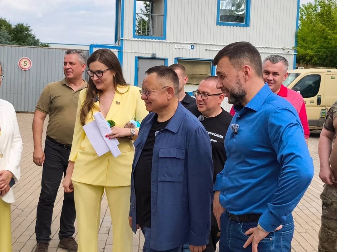 Глава Минстроя России Ирек Файзуллин и Глава ДНР Денис Пушилин приняли участие в передаче гуманитарной помощи военнослужащим