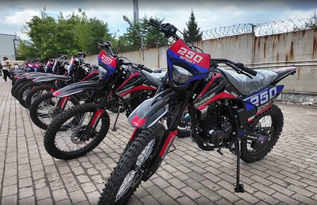 Глава Минстроя России Ирек Файзуллин и Глава ДНР Денис Пушилин приняли участие в передаче гуманитарной помощи военнослужащим