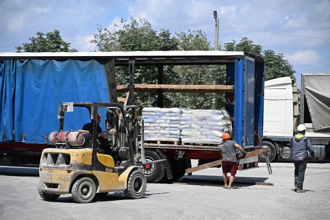 Глава Минстроя России Ирек Файзуллин и глава ДНР Денис Пушилин посетили Амвросиевский цементный комбинат