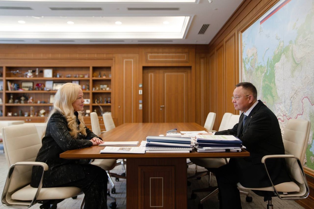 Министр строительства и ЖКХ РФ провел рабочую встречу с главным управляющим партнёром по городскому развитию ВЭБ.РФ Ириной Макиевой