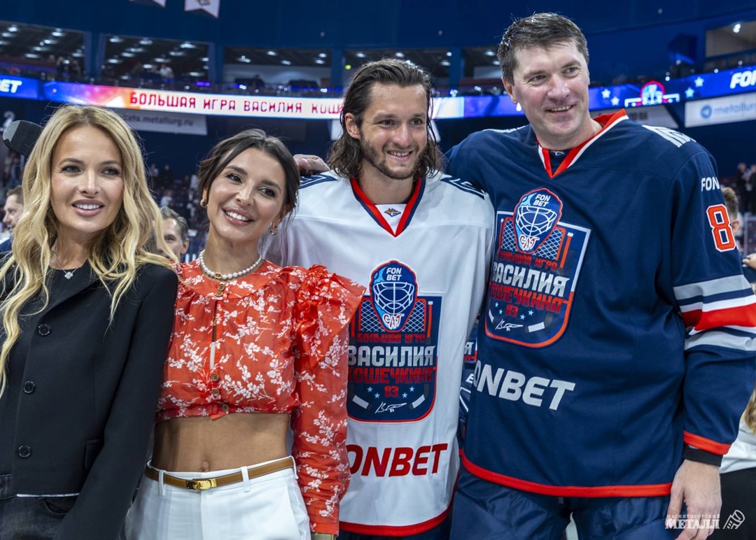 555 матчей, 1 легенда... На льду - аншлаг, на трибунах - мурашки, на экране - слёзы. Магнитогорск проводил вратаря №1 в своей истории