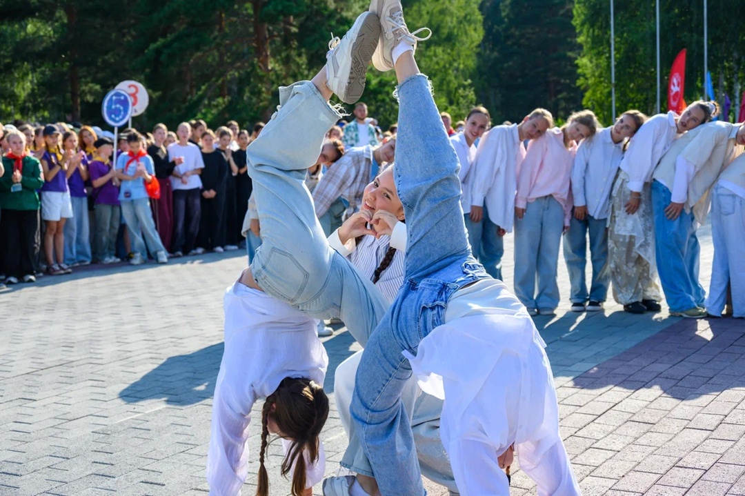 Лето в стиле креатив
Смена «Арт-платформа» в лагерях ММК - это взрыв таланта, эмоций и настоящего командного духа.