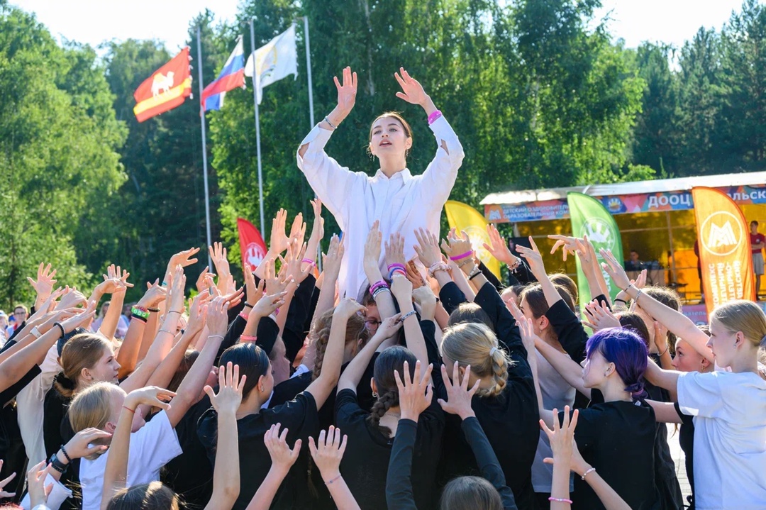 Лето в стиле креатив
Смена «Арт-платформа» в лагерях ММК - это взрыв таланта, эмоций и настоящего командного духа.