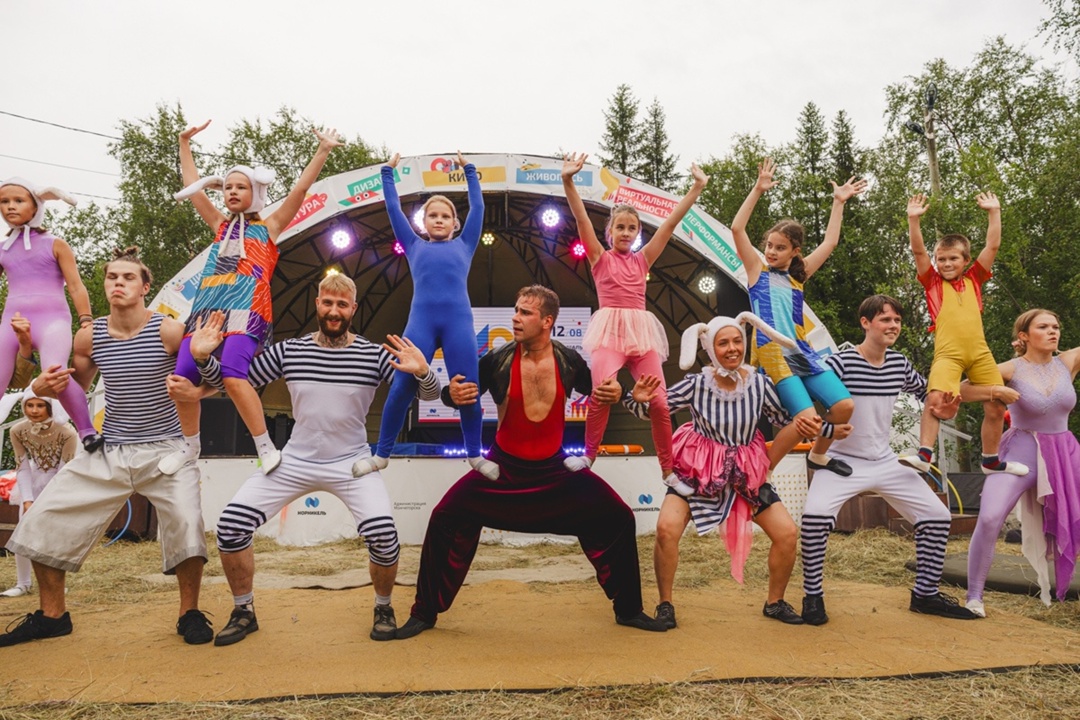 Фестиваль «Табуретка» в Мончегорске: Гоша Куценко, динозавры и кинохлопушки