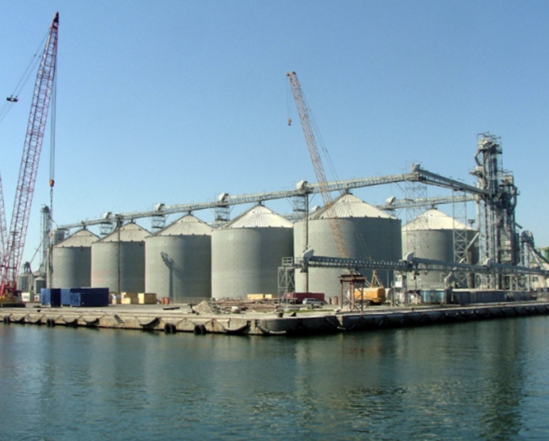 Агрохолдинг «Степь» выставил на продажу портовые активы, пишет «Коммерсантъ» со ссылкой на три источника, которые слышали о планах компании. Речь идет о…