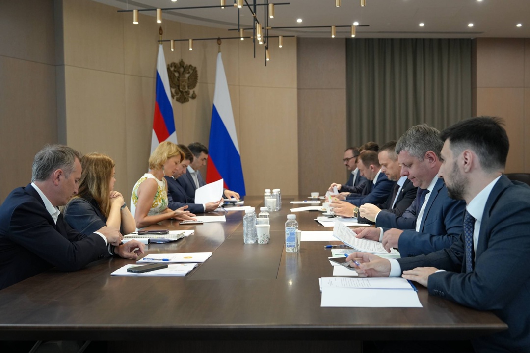 Министр сельского хозяйства Оксана Лут и министр транспорта Андрей Никитин обсудили вопросы использования беспилотников для АПК.