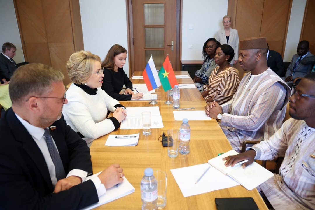 Председатель Совета Федерации Валентина Матвиенко провела встречу с Председателем Законодательного собрания переходного периода Буркина-Фасо Усманом Бугумой