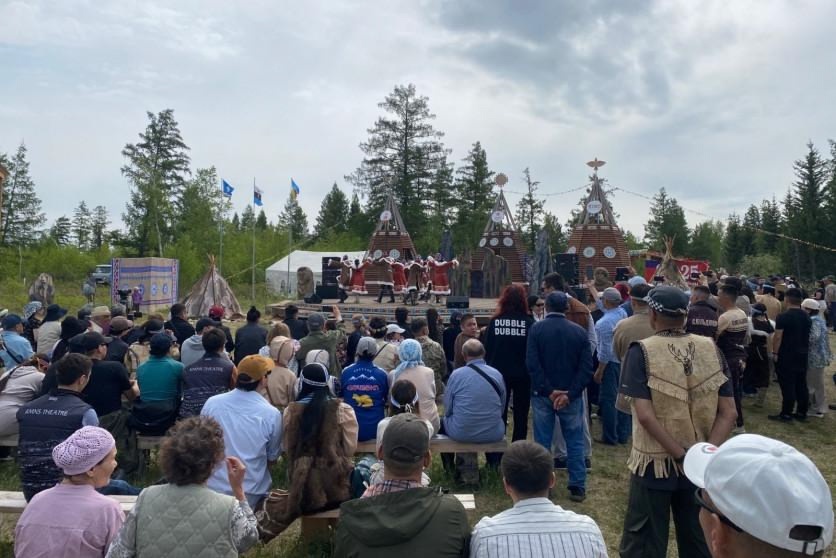 Компания АЛРОСА на протяжении многих лет помогает сохранять этнокультурное наследие коренных малочисленных народов Севера Якутии.