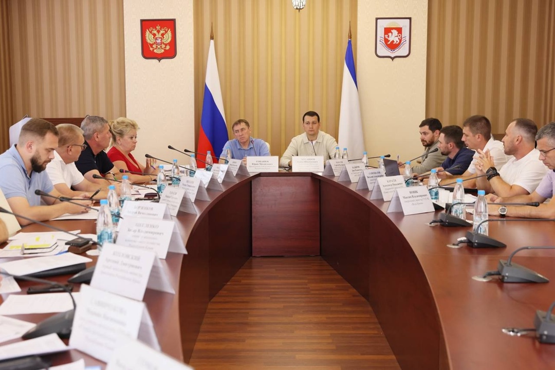 В Совете Министров Республики Крым под председательством замминистра строительства и ЖКХ РФ Алмаза Хусаинова и председателя Правительства Крыма Юрия Гоцанюка…