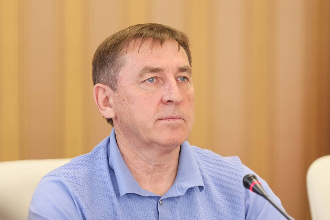 В Совете Министров Республики Крым под председательством замминистра строительства и ЖКХ РФ Алмаза Хусаинова и председателя Правительства Крыма Юрия Гоцанюка…