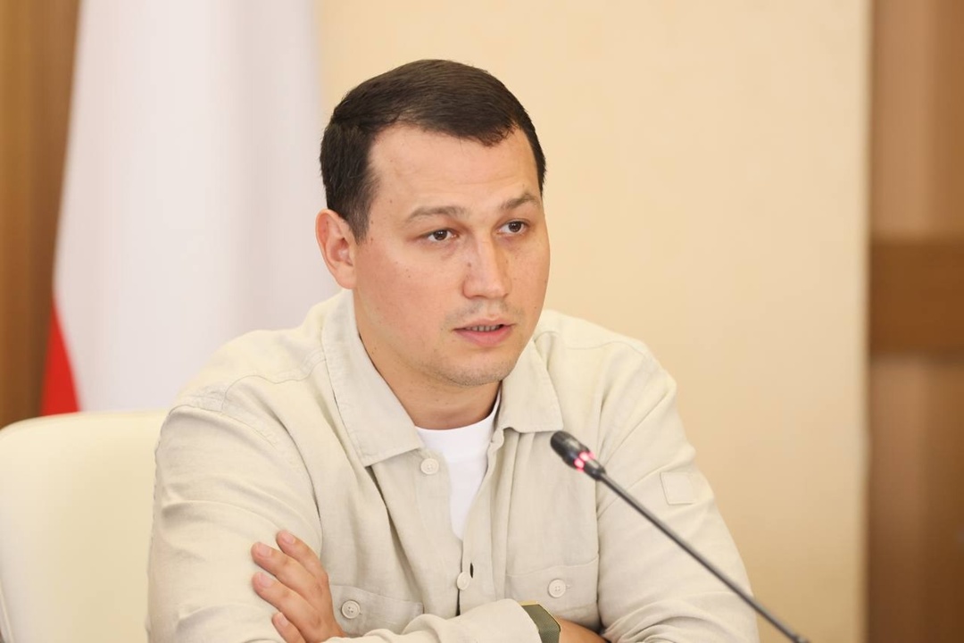 В Совете Министров Республики Крым под председательством замминистра строительства и ЖКХ РФ Алмаза Хусаинова и председателя Правительства Крыма Юрия Гоцанюка…