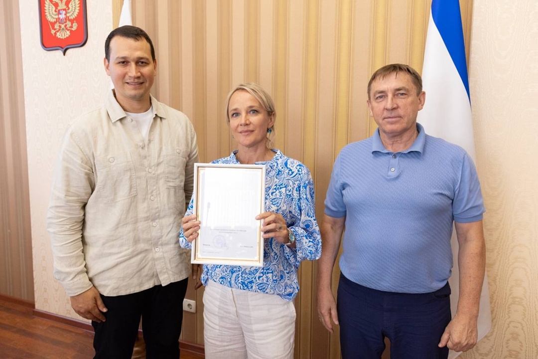 В Совете Министров Республики Крым под председательством замминистра строительства и ЖКХ РФ Алмаза Хусаинова и председателя Правительства Крыма Юрия Гоцанюка…