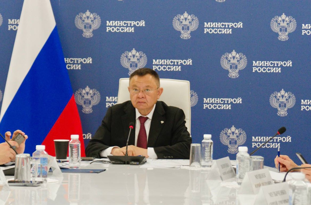 В Минстрое России под председательством Министра строительства и ЖКХ РФ Ирека Файзуллина прошло еженедельное совместное совещание с регионами и главными…