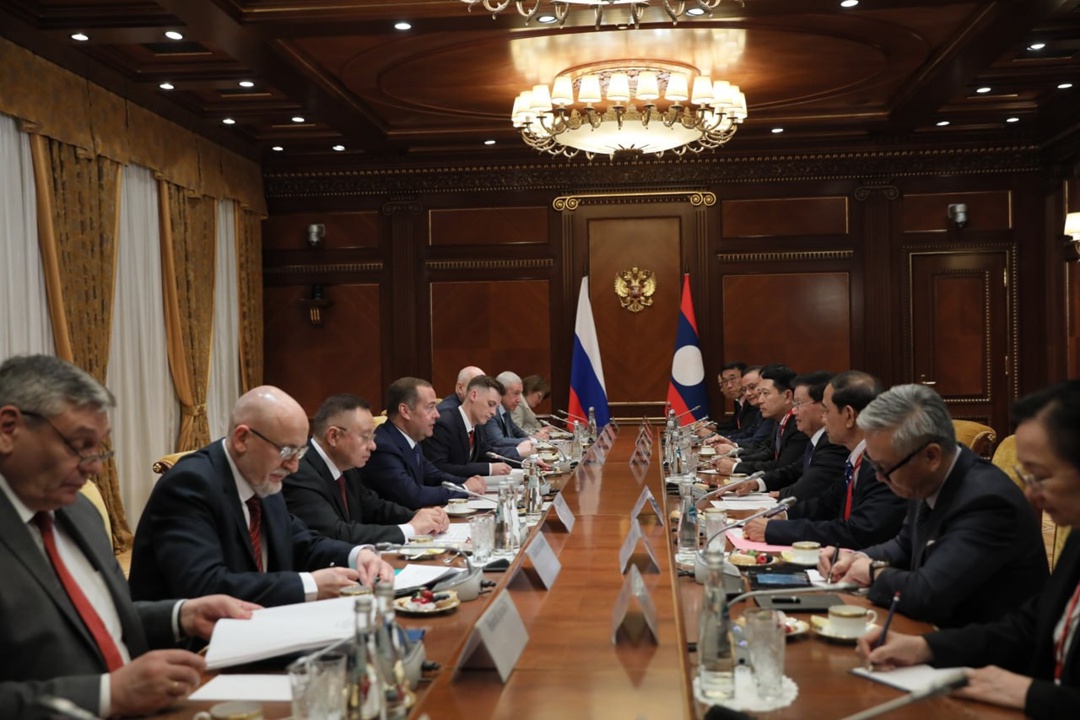 Министр строительства и ЖКХ РФ Ирек Файзуллин принял участие во встрече Заместителя Председателя Совета Безопасности РФ Дмитрия Медведева и Президента Лаосской…