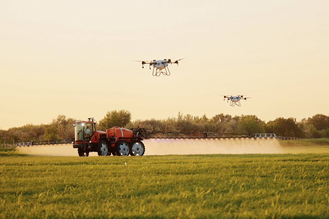 Министр транспорта Андрей Никитин и министр сельского хозяйства Оксана Лут обсудили вопросы использования беспилотников