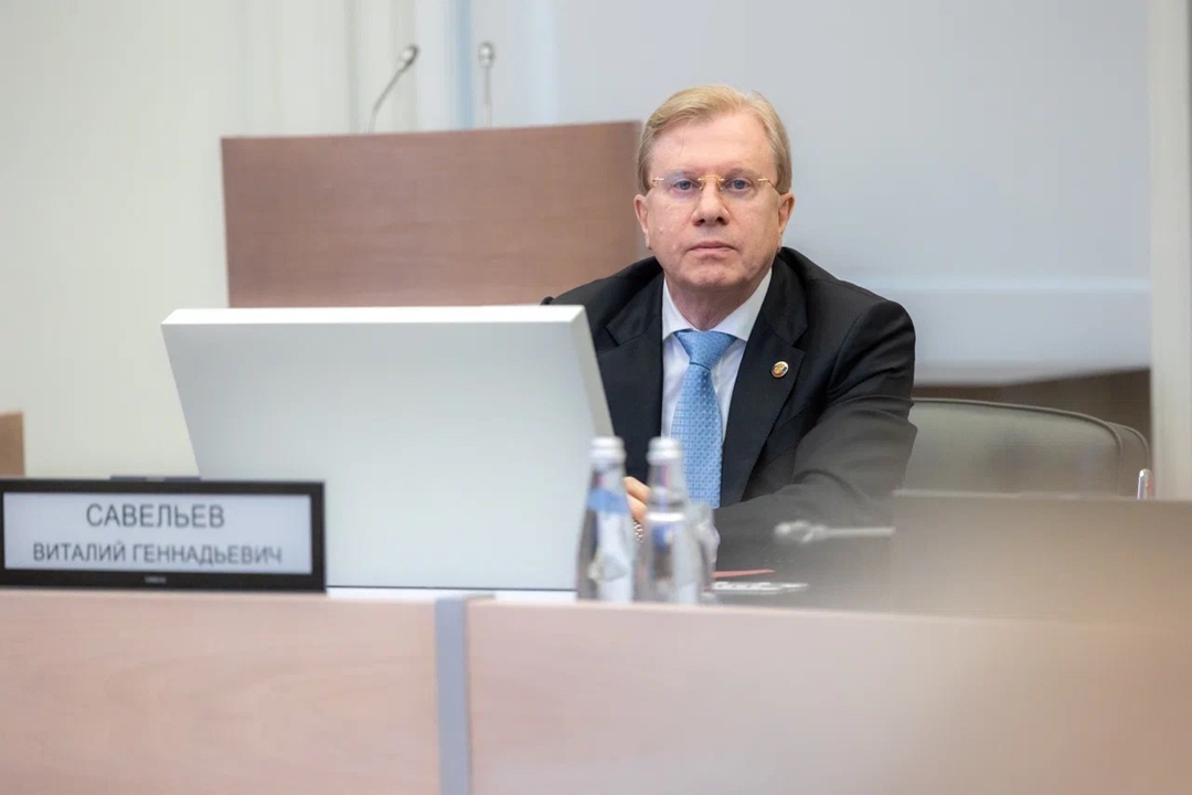 Виталий Савельев вручил награды работникам железнодорожной отрасли