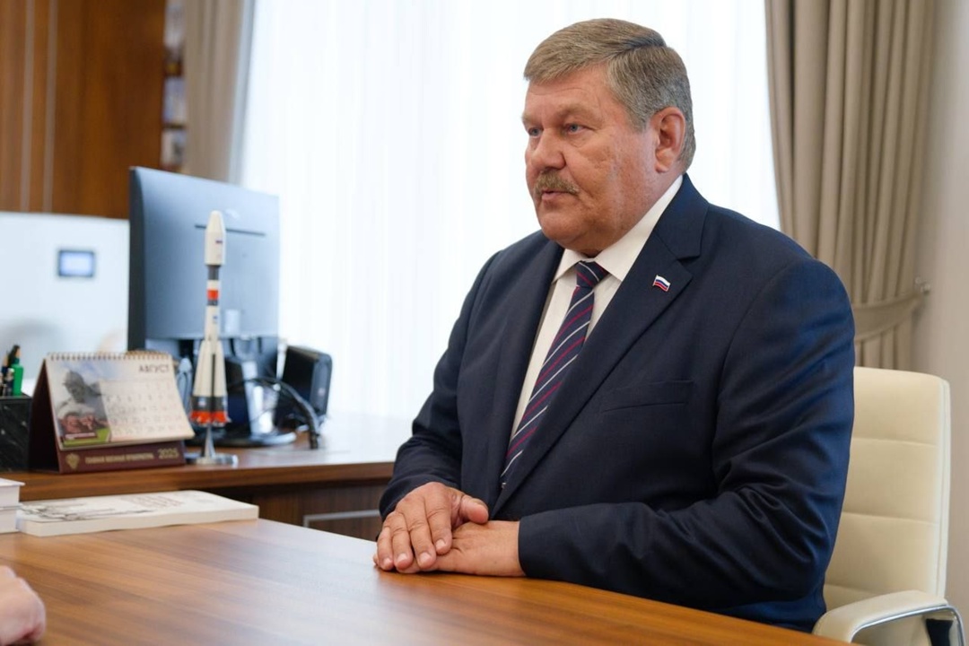 Глава Минстроя России Ирек Файзуллин провел рабочую встречу с Главой администрации города Байконура Константином Бусыгиным