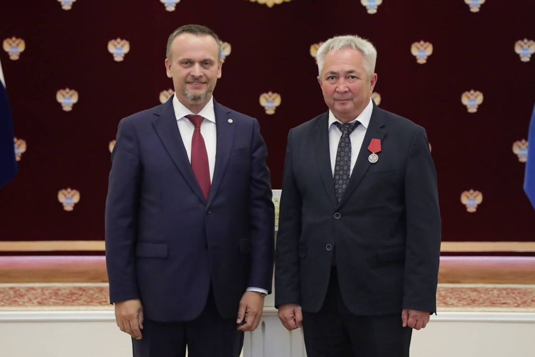 Министр транспорта Андрей Никитин вручил награды железнодорожникам