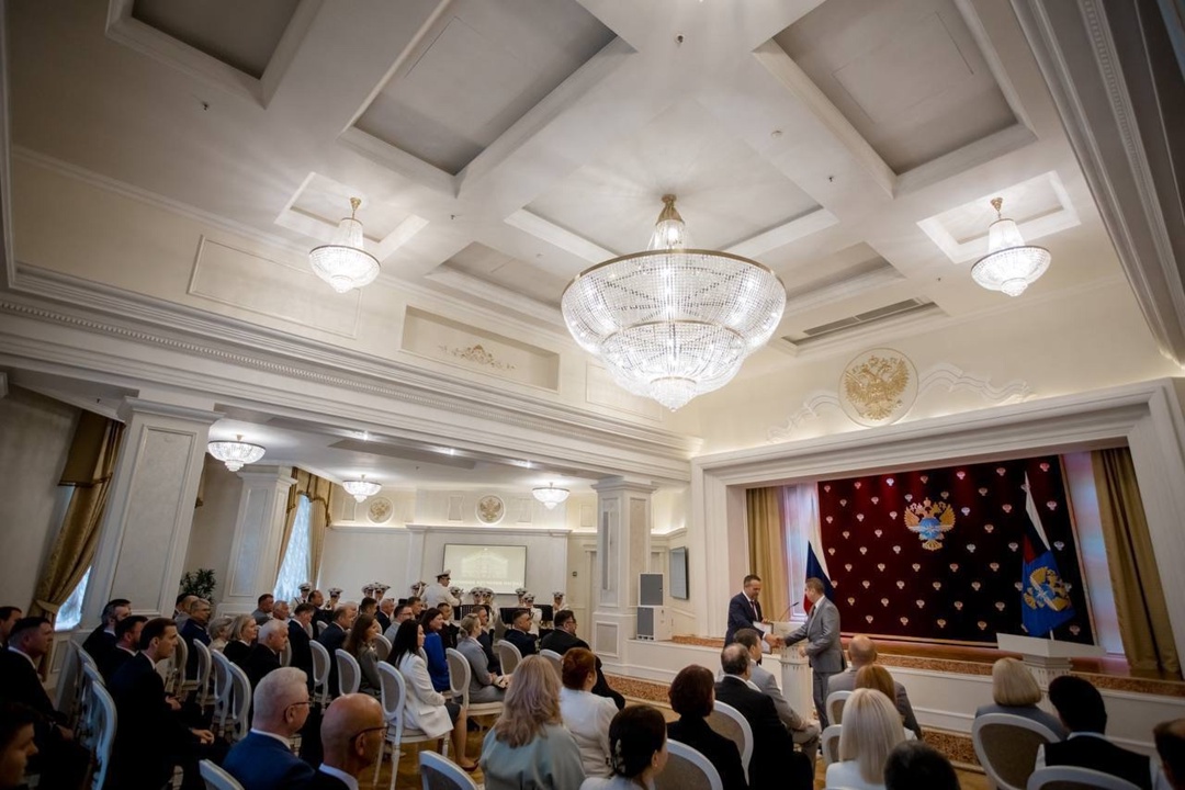 Министр транспорта Андрей Никитин вручил награды железнодорожникам