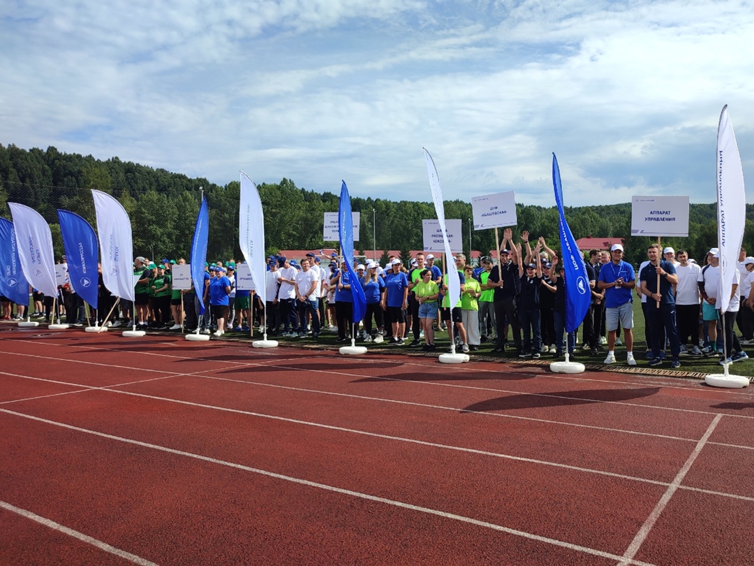 Только что на стадионе «Томусинец» в Междуреченске началась летняя спартакиада Распадской!