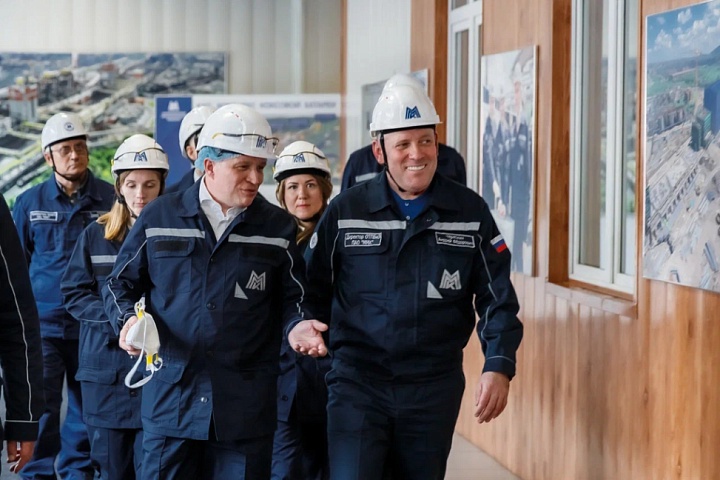 Чистый воздух на ММК На ММК с рабочим визитом побывал заместитель главы Росприроднадзора Владимир Чернышев